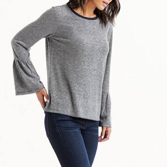 🎉🎉HP🎉🎉NEW striped bell sleeve top Lucky Brand - Picture 2 of 7